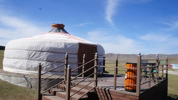 Habitación cuádruple (Yurt) | Escritorio, camas extra, ropa de cama y acceso para silla de ruedas