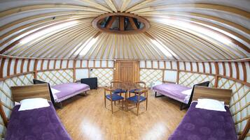 Neljän hengen huone (Yurt) | Oleskelualue