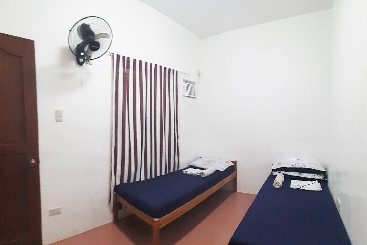 Phòng 2 giường đơn Tiêu chuẩn, 1 phòng ngủ, quang cảnh vườn | 1 phòng ngủ, trang bị nội thất với thiết kế riêng biệt, bàn