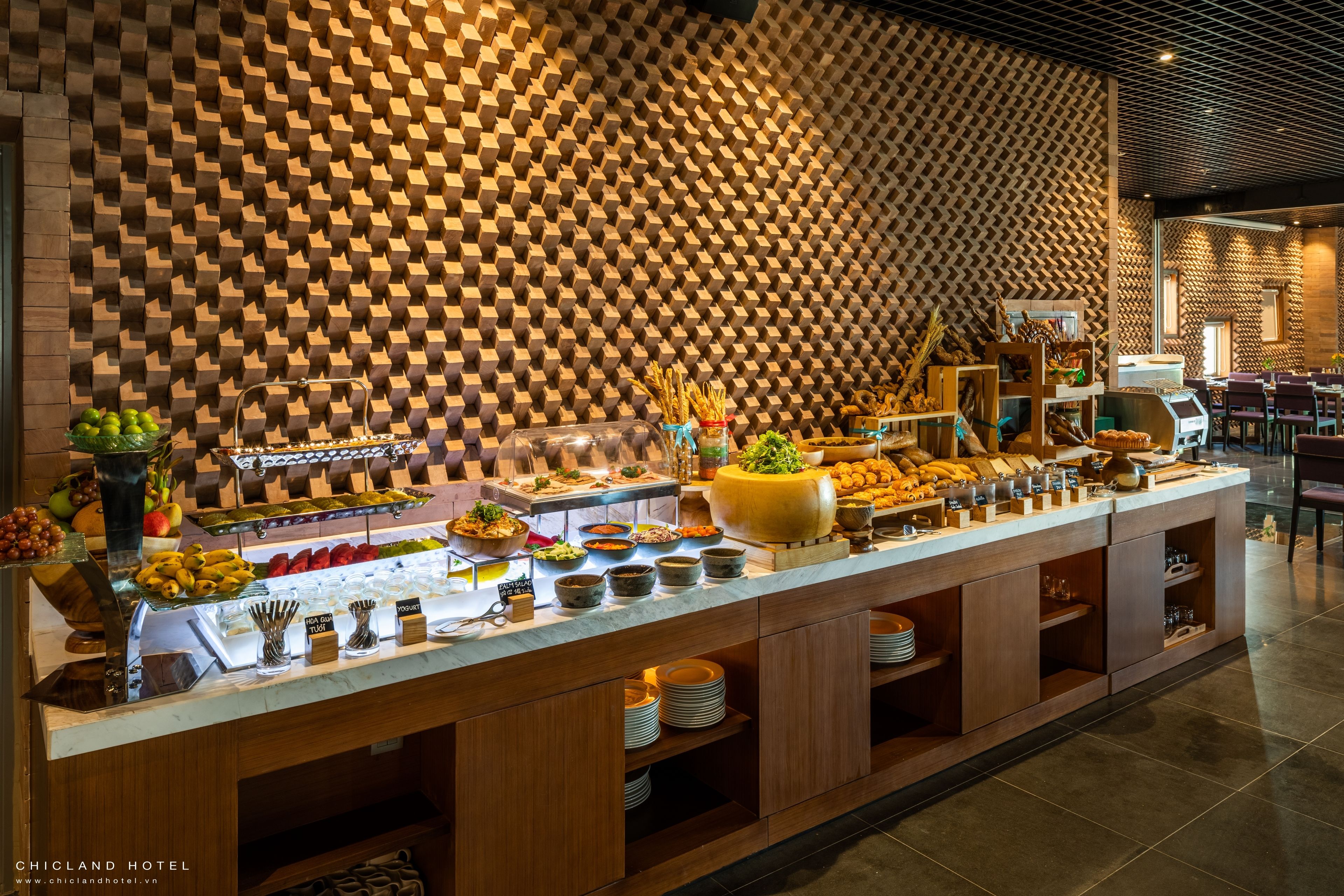 breakfast (vnd 250000 per person)