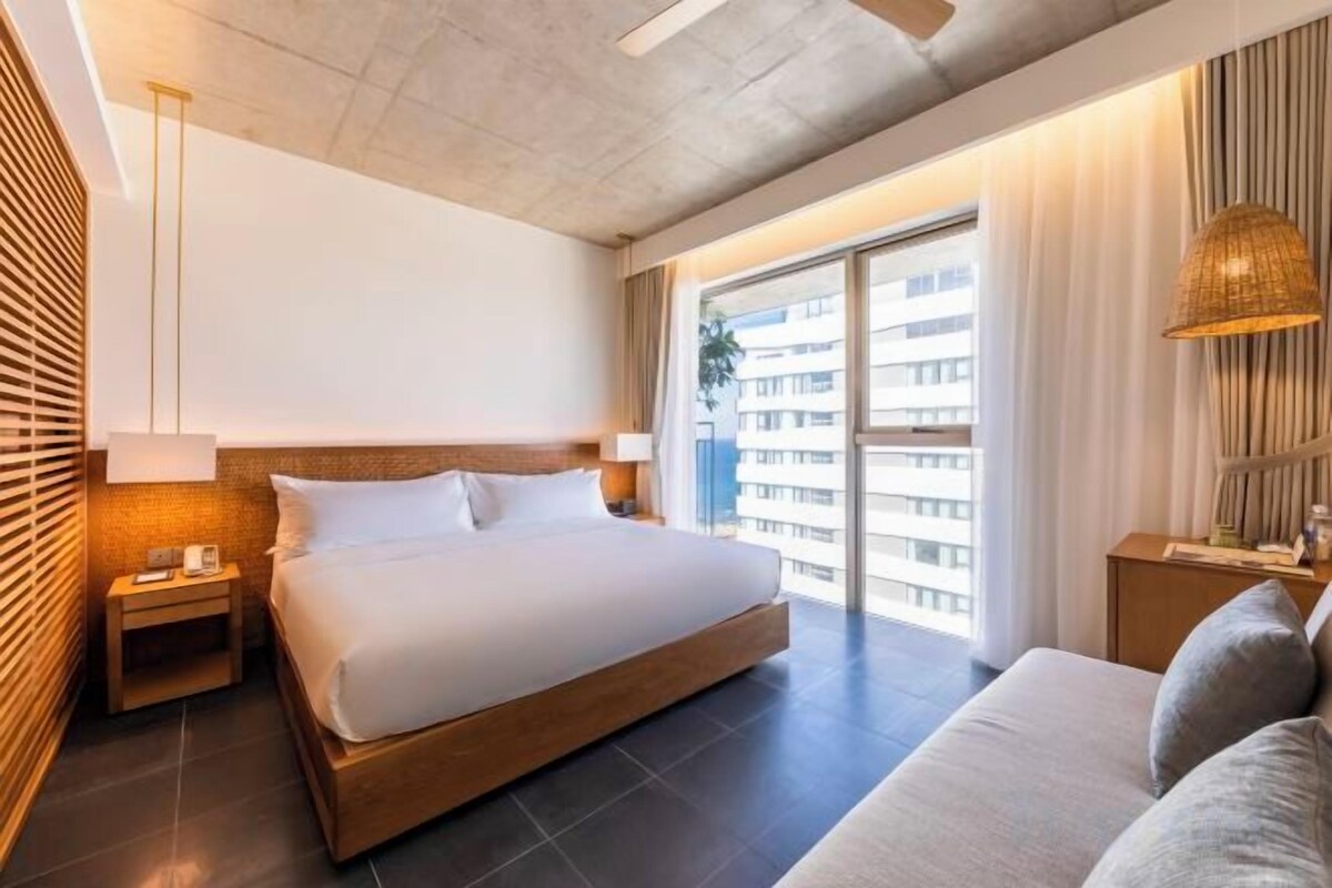 Premium bedding, minibar, in-room safe, desk