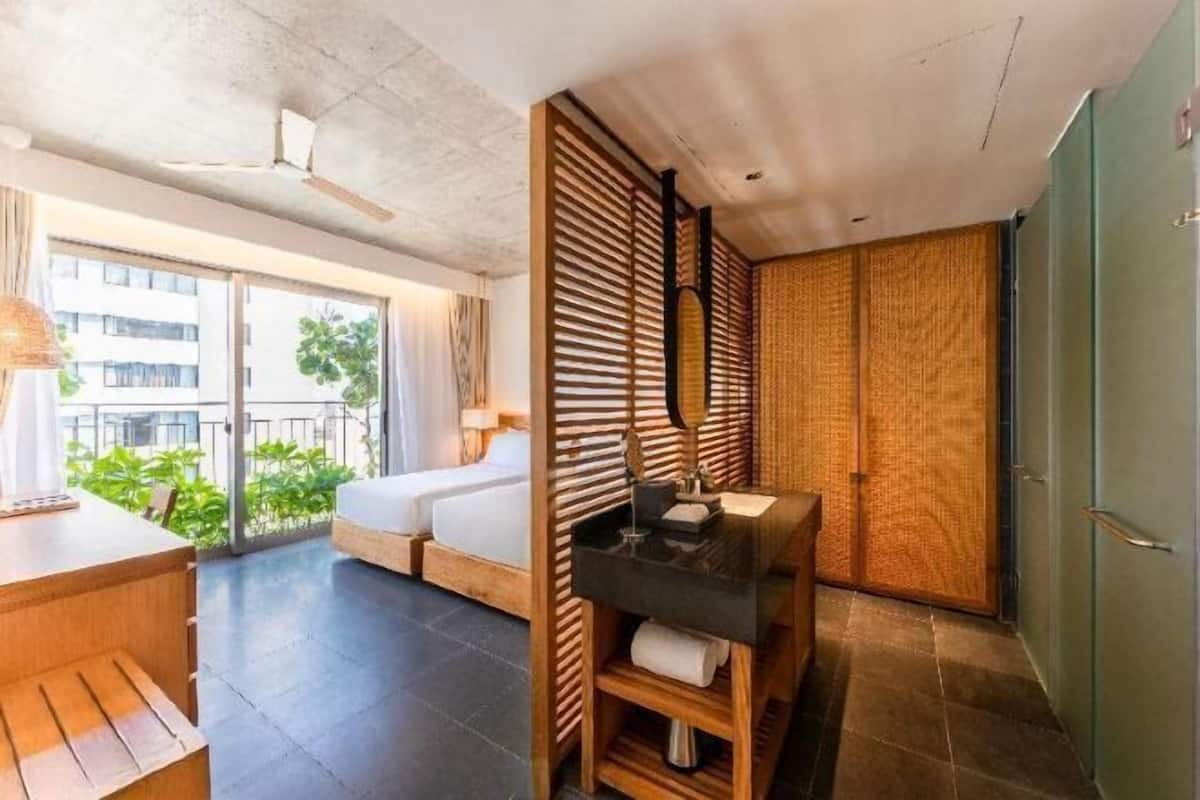 Hochwertige Bettwaren, Minibar, Zimmersafe, Schreibtisch