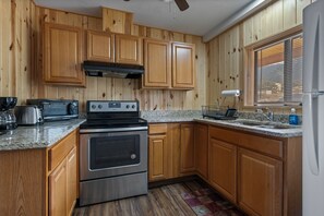 Suite, Ensuite (Deluxe Plus with Kitchen) | Private kitchen | Coffee/tea maker - Great Sand Dunes Lodge (Mosca)