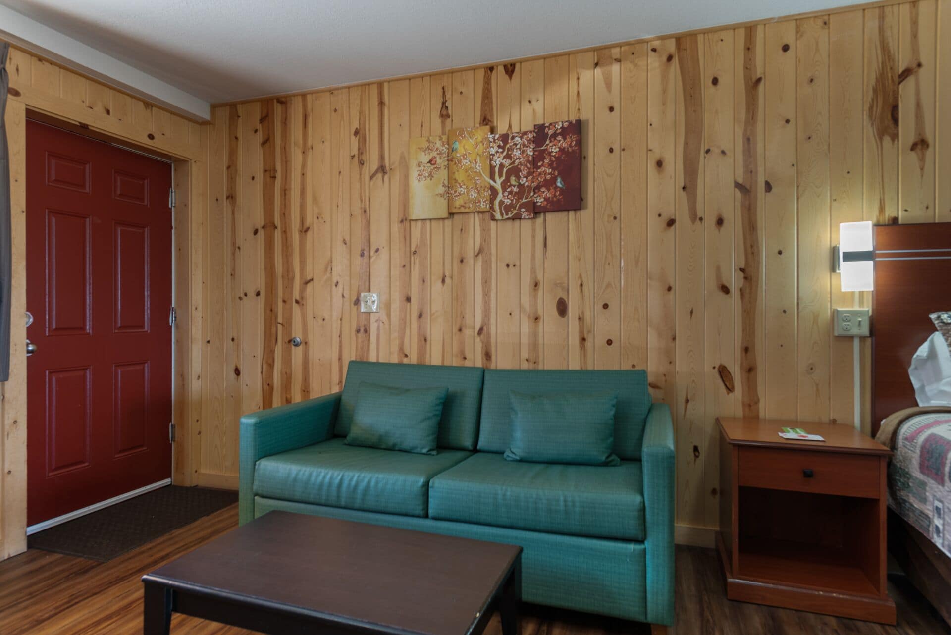 Suite, Ensuite (Deluxe Plus with Kitchen) | Blackout drapes, free WiFi, bed sheets