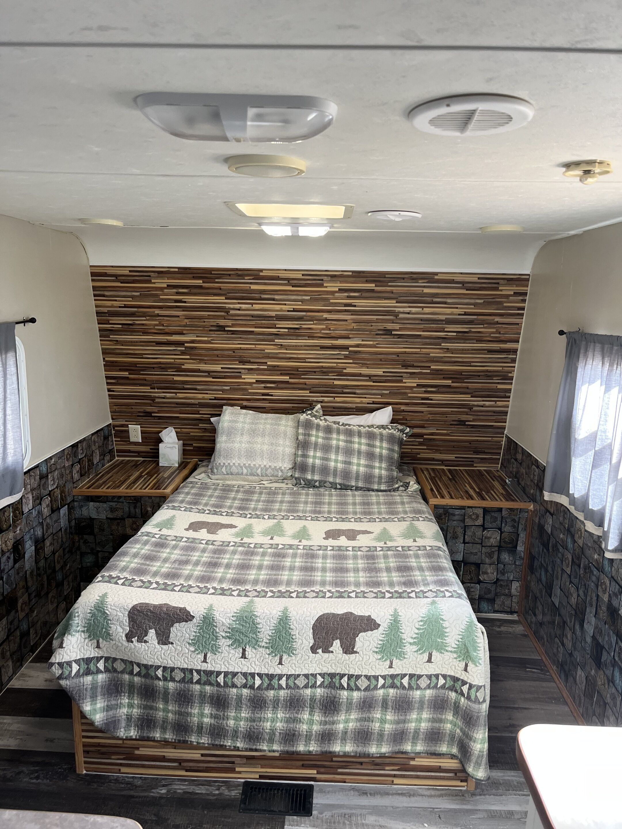 Economy Room (RV Camper) | Interior