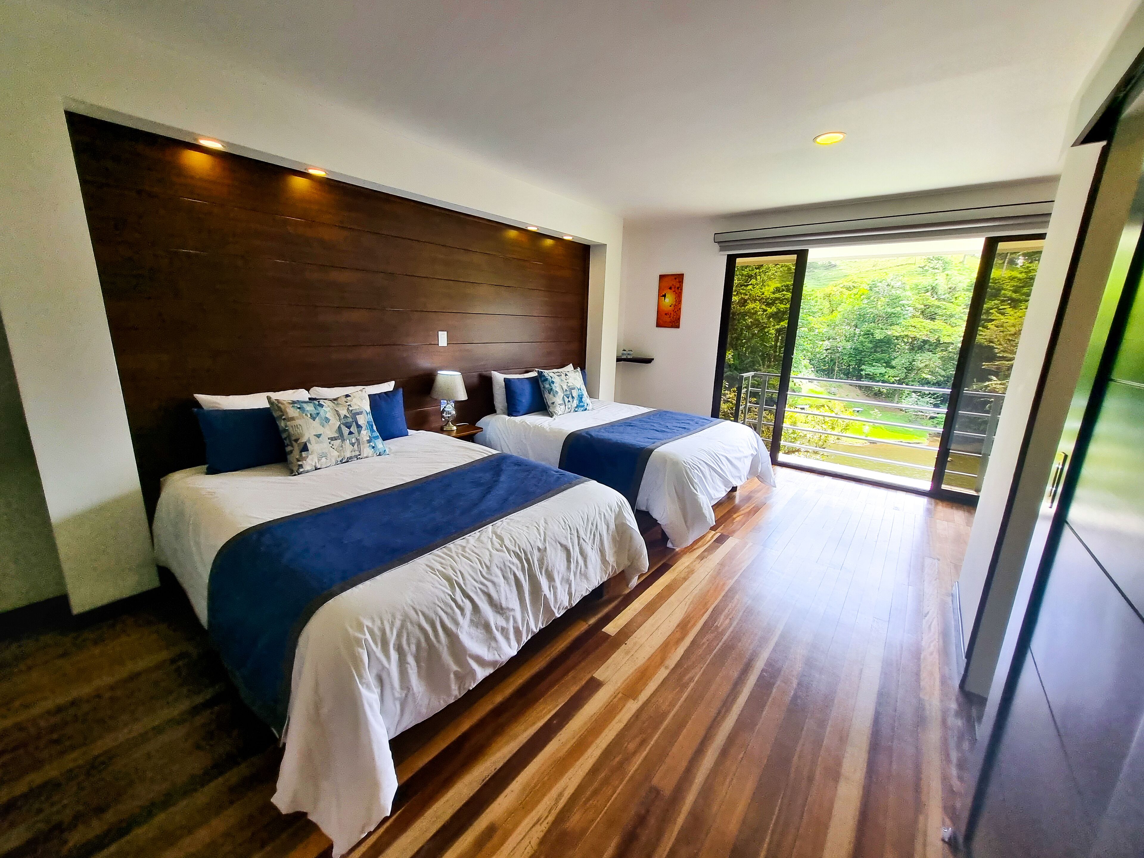 Habitación doble, 1 habitación, vista al lago | 12 habitaciones y caja de seguridad en la habitación 