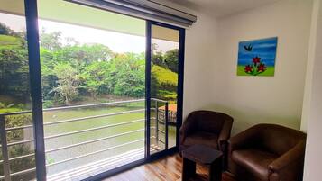 Habitación doble, 1 habitación, vista al lago | Terraza o patio