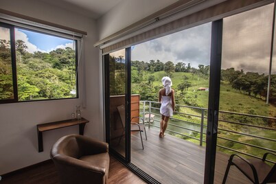 Burbi Lake Lodge Monteverde