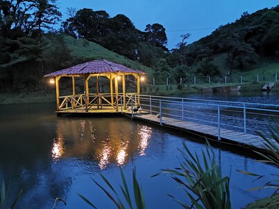 Burbi Lake Lodge Monteverde