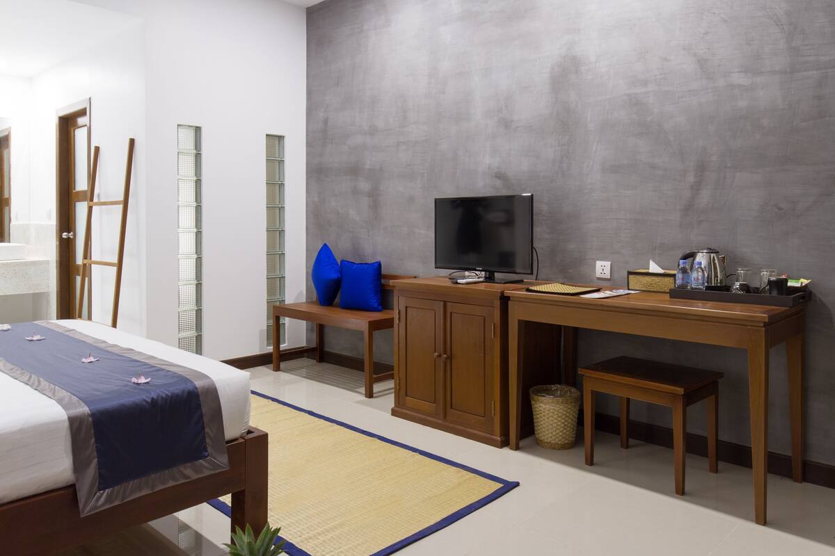 Quarto duplo luxo, vista para o resort | Roupas de cama premium, frigobar, cofres nos quartos, escrivaninha