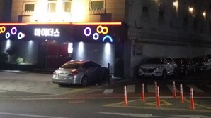 Fachada de la propiedad por la tarde o noche