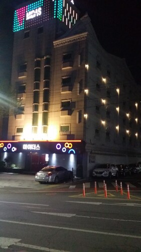 Midas Hotel