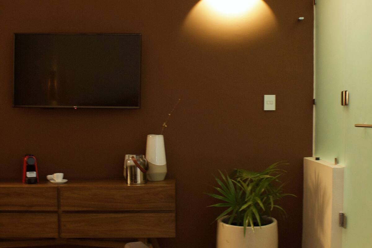 deluxe room, 1 king bed (canela) | 1 bedroom, premium bedding, in-room safe, blackout curtains