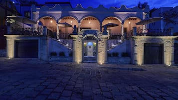 Vista frontal de la propiedad