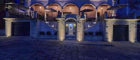 Façana frontal de l'allotjament