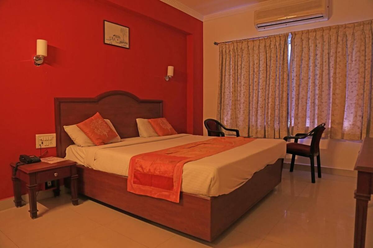 Desk, rollaway beds, free WiFi