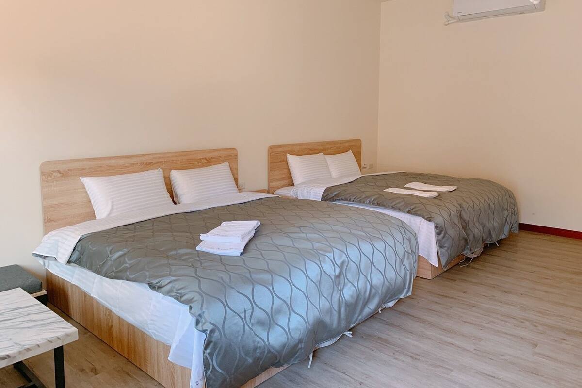 Quadruple Room | Desk, WiFi (free)