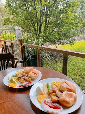 Desayuno a la carta gratuito y diario