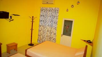 1 bedroom, free WiFi, bed sheets