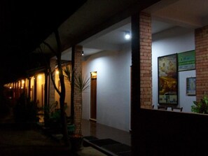 Hallway - The Senaro Holiday Inn (Hingurakgoda)