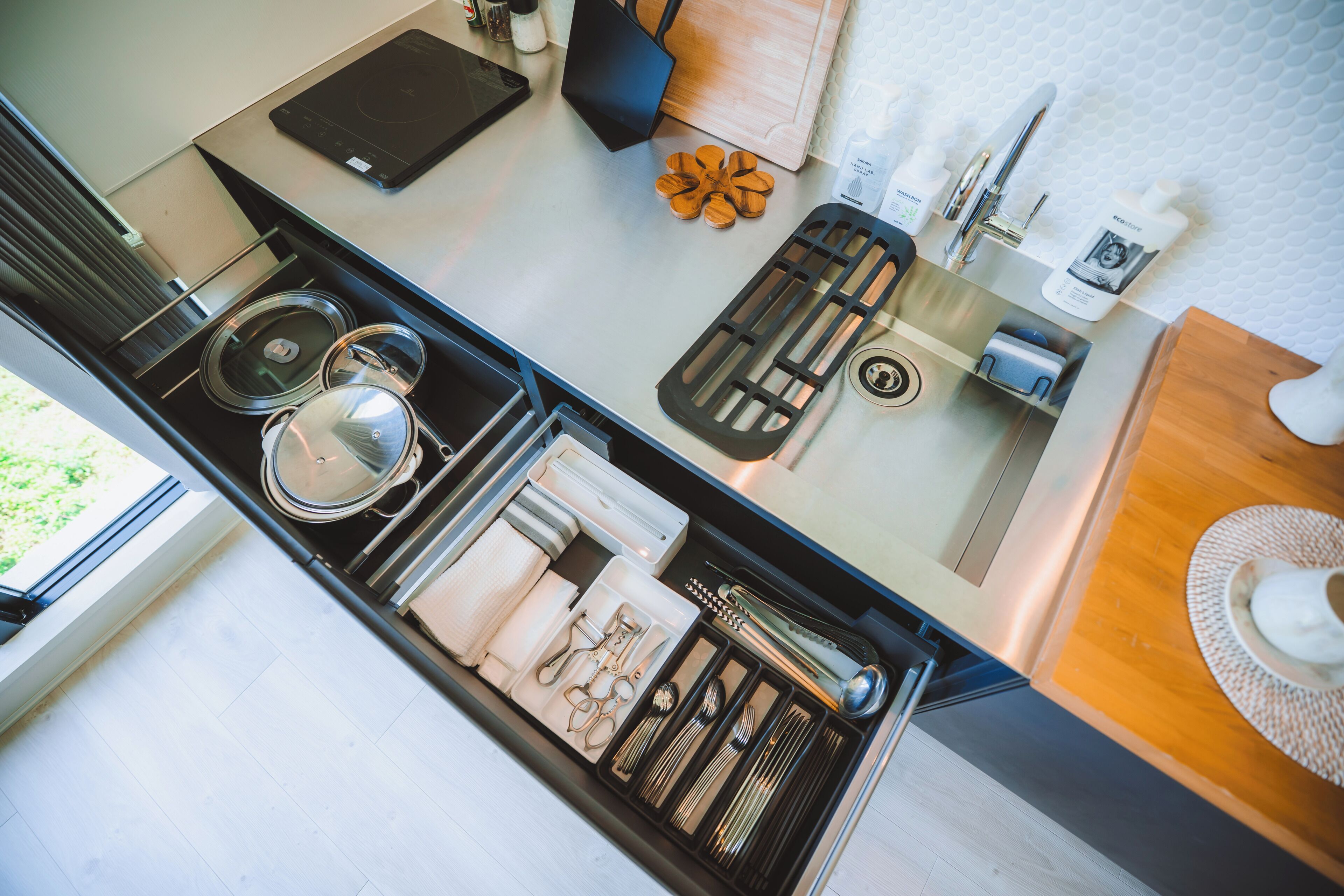 Full-sized fridge, microwave, stovetop, electric kettle
