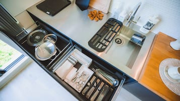 Full-size fridge, microwave, stovetop, electric kettle
