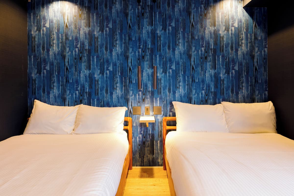 Design Suite, 1 Bedroom, Non Smoking, Partial Ocean View (S02) | 3 bedrooms, pillowtop beds, individually decorated, iron/ironing board