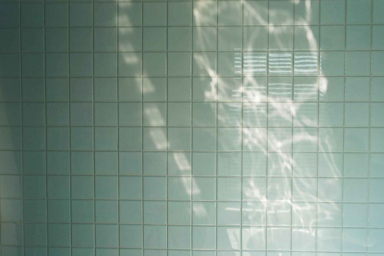 A tiled wall with a grid pattern.