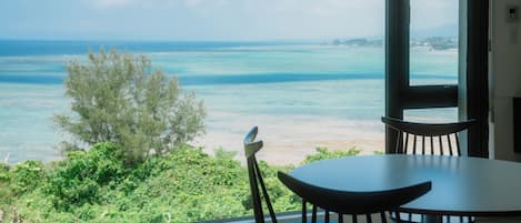 Suite panoramique, 1 chambre, non-fumeur, vue sur l’océan (S04 or S03) | Vue sur la plage ou l’océan