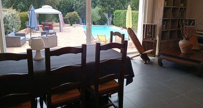 Villa tout confort pour 8 personnes, avec piscine, proche des plages