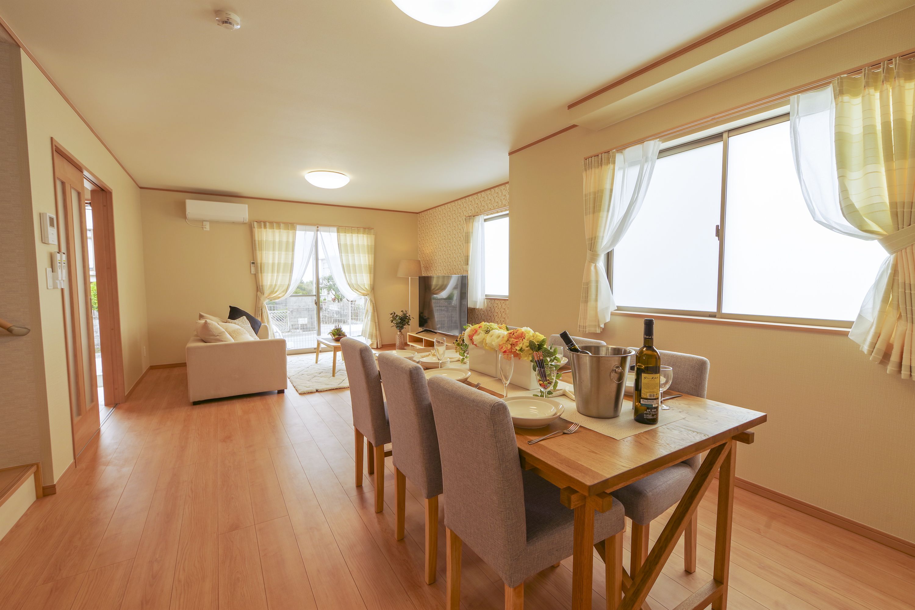 House, 4 Bedrooms | In-room dining