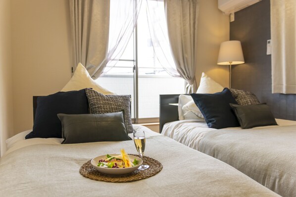 4 bedrooms, desk, free WiFi, bed sheets - Hyakuna Terrace (Nanjo)