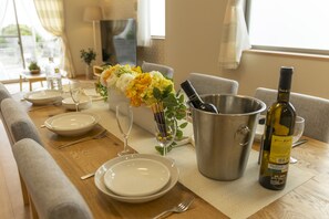 House, 4 Bedrooms | In-room dining - Hyakuna Terrace (Nanjo)