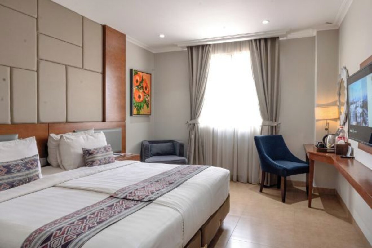 In-room safe, soundproofing, free WiFi