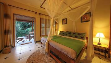 Hochwertige Bettwaren, Zimmersafe, individuell eingerichtet