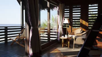 Premium bedding, in-room safe, desk, blackout curtains