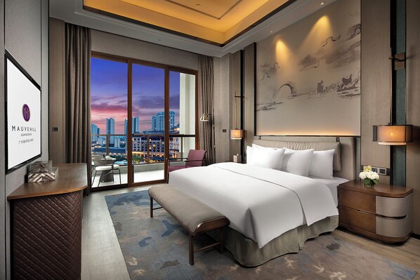 Schreibtisch, Verdunkelungsvorhänge, schallisolierte Zimmer