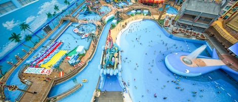 Innenpool, geöffnet von 06:00 Uhr bis 22:00 Uhr, Liegestühle