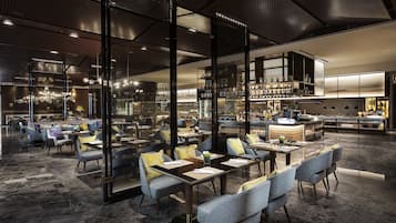 每日供应自助式早餐(每人 CNY 198)