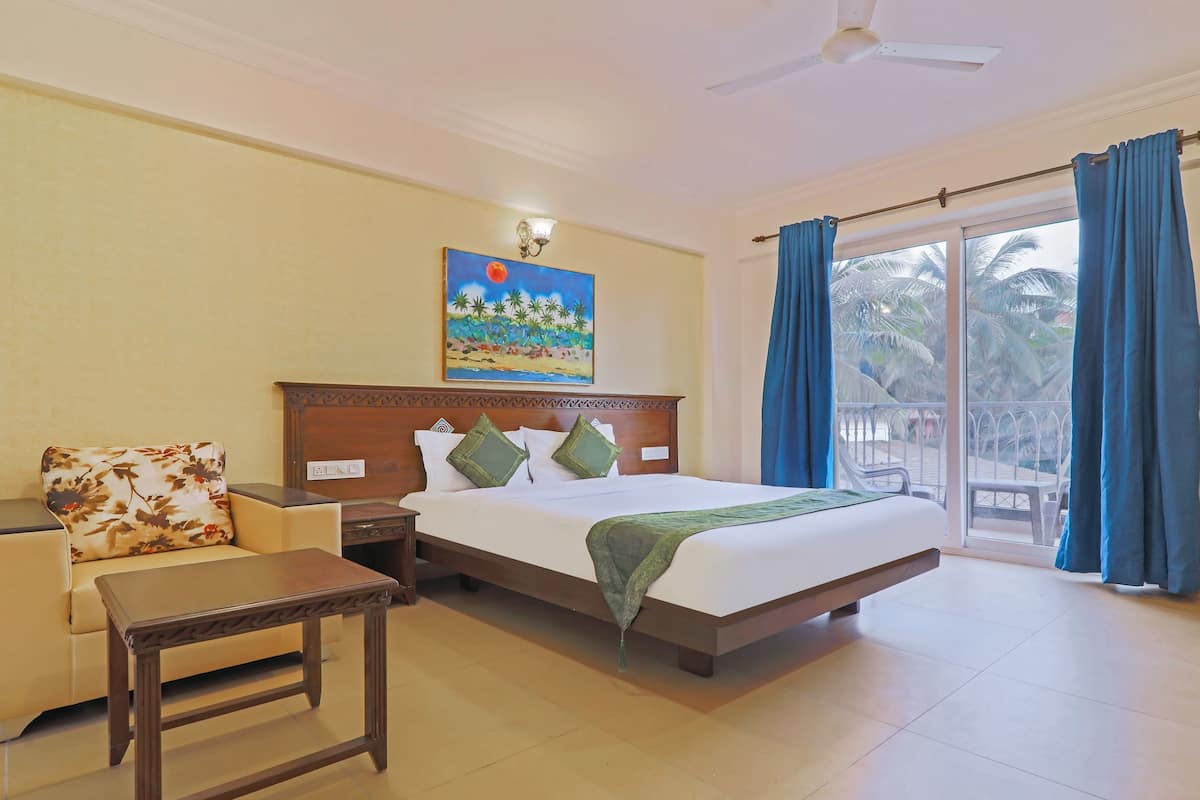 Standard Rooms with Balcony | Desk, soundproofing, iron/ironing board (on request), WiFi (free)