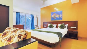 Deluxe Rooms with Balcony | Desk, soundproofing, iron/ironing board, free WiFi