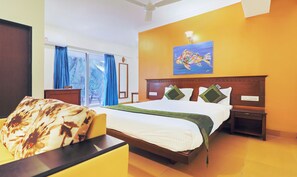 Deluxe Rooms with Balcony | Een bureau, geluiddichte muren, een strijkplank/strijkijzer, gratis wifi