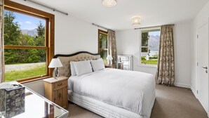Unclassified image, 3 of 25, button - Lakeside Bliss (Closeburn)