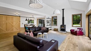 Unclassified image, 4 of 25, button - Lakeside Bliss (Closeburn)