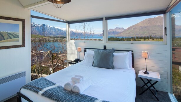 Unclassified image, 1 of 12, button - Panoramic (Queenstown)
