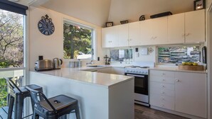 Unclassified image, 2 of 12, button - Panoramic (Queenstown)