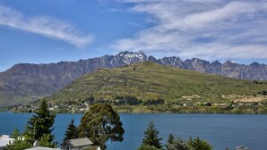 Unclassified image, 5 of 10, button - Views 1 (Queenstown)