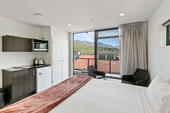 Duplex, 1 Bedroom | Private kitchenette