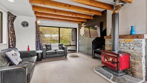 Lounge - Woodbury Retreat (Queenstown)