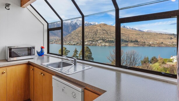 House, 4 Bedrooms | Private kitchen | Full-size fridge, microwave, oven, stovetop - Woodbury Retreat (Queenstown)
